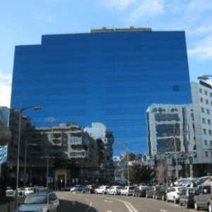 Este edifício espelhado em Lisboa
